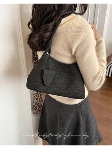 Klassische geflochtene Ledertasche für Damen, vintage Hobo Tasche mit elegantem geknoteten Riemen.