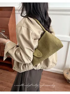 Vintage gewebte Damen Achseltasche, stylische grüne Leder Schultertasche mit Henkel.