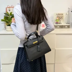Koreanischer Stil schwarze Leder Kelly Handtasche, elegante minimalistische Umhängetasche.