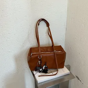 Large capacity brown boston shoulder bag retro casual handbag for women fashion daily use.