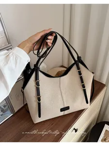 Κομψή vintage καμβάς τσάντα shopper με μαύρα δερμάτινα λουράκια για καθημερινή χρήση.
