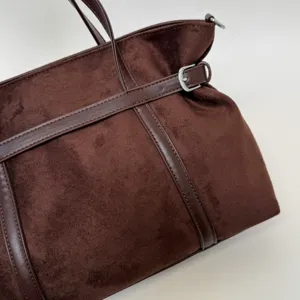 Braune Wildleder Commuter Schultertasche Detail, Vintage Design grosse Kapazitaet Handtasche.