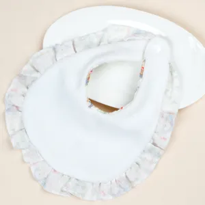 Neugeborenes Baby Lätzchen Baumwolle Rüschen Saugfähiges Spucktuch Weißes Detail