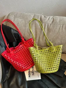 Fashion woven bucket bag large capacity shoulder handbag casual tote bag for women.