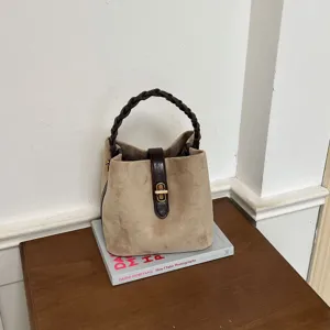 Borsa a secchiello in camoscio rétro coreano con manico intrecciato e chiusura, borsa a tracolla chic.