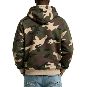 Detail view of fleece-lined woodland camo tactical hoodie with pocket for men winter outdoor.