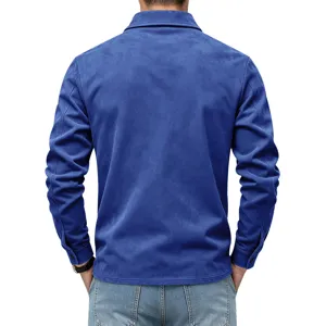 Vue détaillée du dos de la veste chemise en suédine bleue pour homme vue arrière.