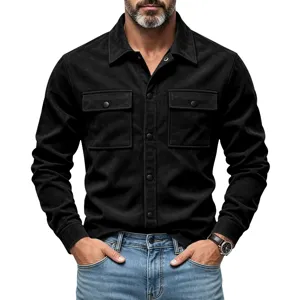 Chemise veste utility en suédine noire pour homme, détail de vêtements de travail décontractés.