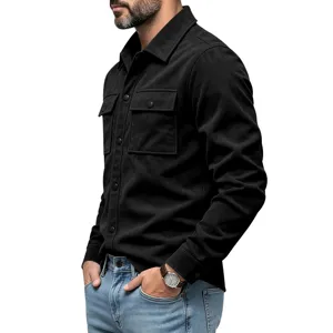 Vue détaillée d'une chemise de travail à manches longues en suédine noire pour hommes.