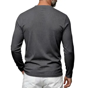 Chemise à manches longues côtelée gris foncé pour homme, texture extensible, vue arrière.