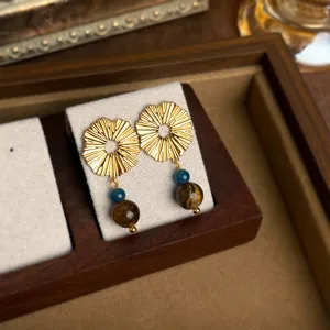 Elegante Vintage geometrische Quasten Ohrringe mit natürlichem Tigerauge und blauen Perlen.