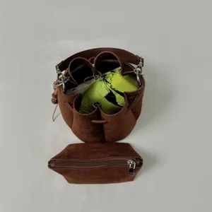 Retro braune Eimer Tasche mit passender Tasche, minimalistische lässige Umhängetasche für Damen.