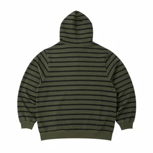 Rückseitiges Detail des gestreiften Kapuzensweatshirts für Herren in Grün und Schwarz.