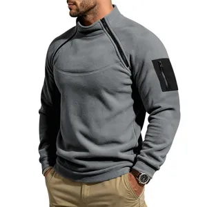 Gedetailleerd overzicht heren fleece sweater met opstaande kraag en ritssluitingen.
