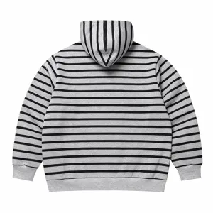 Detailansicht gestreifter Herren Kapuzenpullover Ruckseite, bequemer warmer Fleece Pulli.