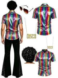 Ensemble de costume disco homme avec chemise métallique arc-en-ciel, pantalon et perruque.