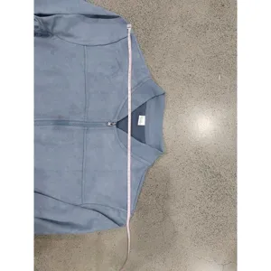 Herren blaugraue Wildlederoptik Bomberjacke mit Reißverschluss und Stehkragen für den Herbst.