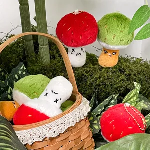 Simpatico portachiavi in peluche a fungo e ciondolo giocattolo divertente per borsa.