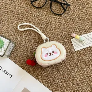 Joli porte-monnaie peluche avec cerise, mini pochette animal pour rouge à lèvres et écouteurs détail.