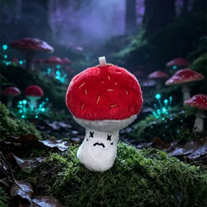Simpatico ciondolo fungo rosso in peluche portachiavi, morbido giocattolo per borse.