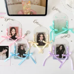 Tarjetero de PVC transparente con lazo de cinta, bonito protector de fotocard de idol.