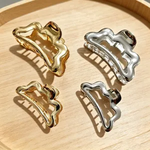 Irregular metallic hair claw clips set, gold and silver claw clips for women hair styling.