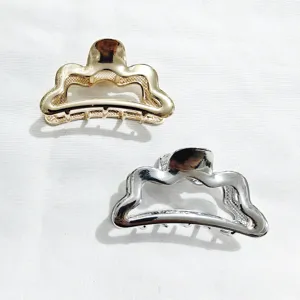 Elegant metal hair claw clip geometric shark clip stylish hair accessory detail view