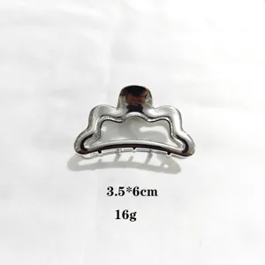 Silver metallic hair claw clip with wavy design, elegant hair accessory for women 3.5x6cm