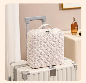 Floral quilted travel cosmetic bag large capacity portable makeup organizer detail