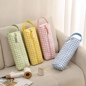 Borsa per asciugacapelli a quadretti portatile con cerniera e manico per viaggi.