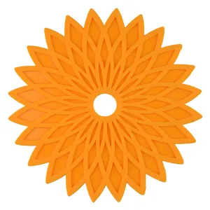 Salvamanteles de silicona naranja con forma de flor, esterilla térmica para platos calientes.