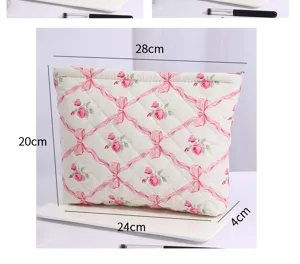 Detailed view of quilted cosmetic bag with floral and ribbon pattern, showing size dimensions.