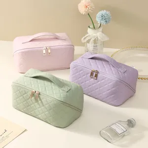 Large Capacity Portable Cosmetic Bag Quilted PU Leather Makeup Organizer Travel Toiletry Pouch With Zipper For Women