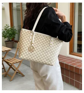 Schicke Damen Shopper Tasche mit Monogramm Muster, große Pendler Umhängetasche für Herbst.