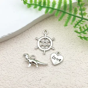 Set de dijes de joyería de aleación de zinc con timón, dinosaurio y colgantes de corazón.
