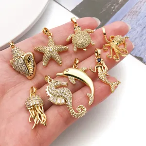 Vergulde zeedier bedels met sprankelende zirkonia stenen voor unieke DIY sieraden en creaties.