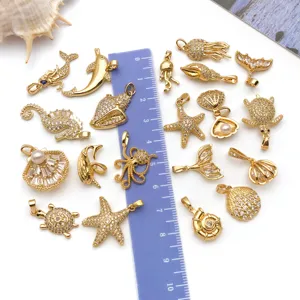 Vergulde oceaan dier charms bezet met zirkonia, ideaal voor het maken van DIY sieraden.