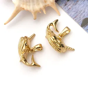 Gedetailleerd overzicht van vergulde narwal hanger, ideaal voor diy sieraden maken en accessoires.