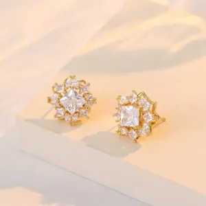 Hermosos pendientes de boton de flor de circonita chapados en oro joyeria elegante