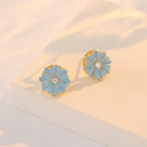 Encantadores pendientes de margaritas azules con circonita brillante, joyería chapada en oro.