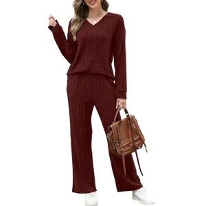 Ensemble loungewear femme pull tricot manches longues col V et pantalon large bordeaux