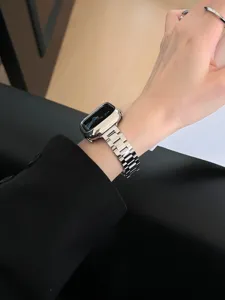 Cinturino per orologio in acciaio inossidabile lucido compatibile, design a maglie metalliche.