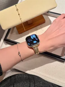 Bracelet de montre en metal strass eblouissant compatible avec Apple Watch detail