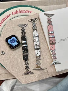 Ersatz Lederarmband mit Sternen Anhängern kompatibel für Apple Watch Serie SE 9 8 7 6