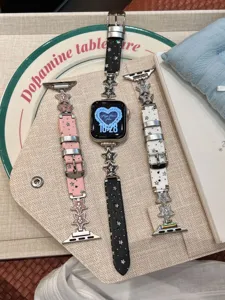 Lederarmband mit Sternen Anhängern kompatibel für Apple Watch stilvolles Accessoire elegant