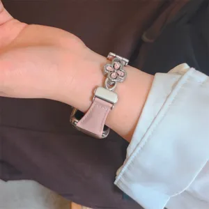 Bracelet de montre en cuir véritable zircon creux avec charm trèfle rose pour Apple Watch.