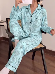 Ensemble pyjama femme manches longues pantalon bleu clair imprimé botanique floral salon