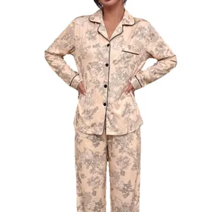 Ensemble pyjama long en satin pour femme avec imprimé botanique de lapin et liseré noir