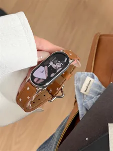 Bracelet de montre en cuir avec motif étoile, élégant et compatible avec montre connectée.