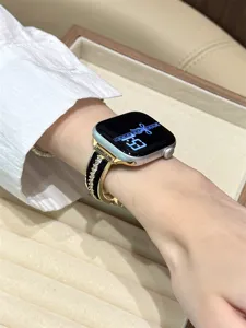 Cinturino per orologio in metallo zircone stile coreano compatibile Apple Watch, elegante e lucido.